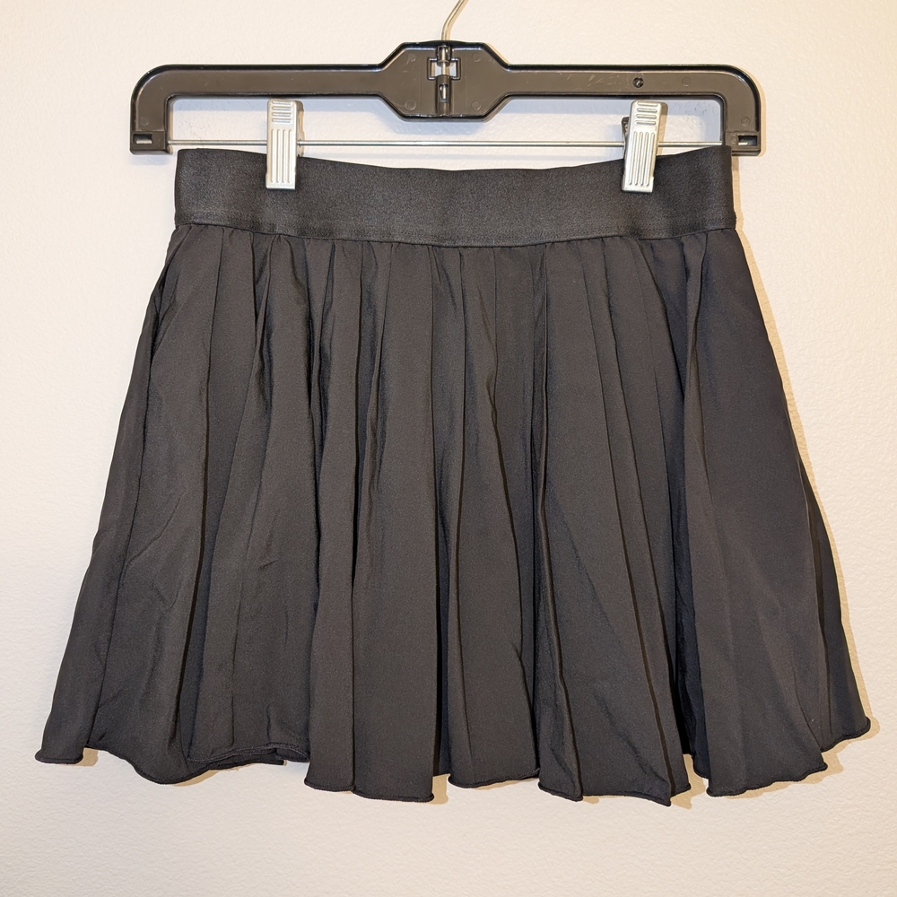 New Tennis Skirt With Under Shorts - Picture 3 of 8